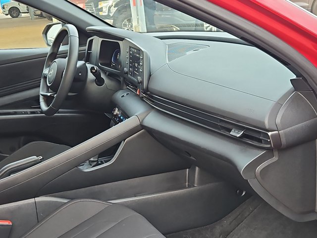 Used 2025 Hyundai Elantra Sport FWD image 17