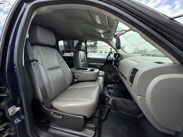 Used 2009 Chevrolet Silverado 1500 W/T AWD/4WD image 24