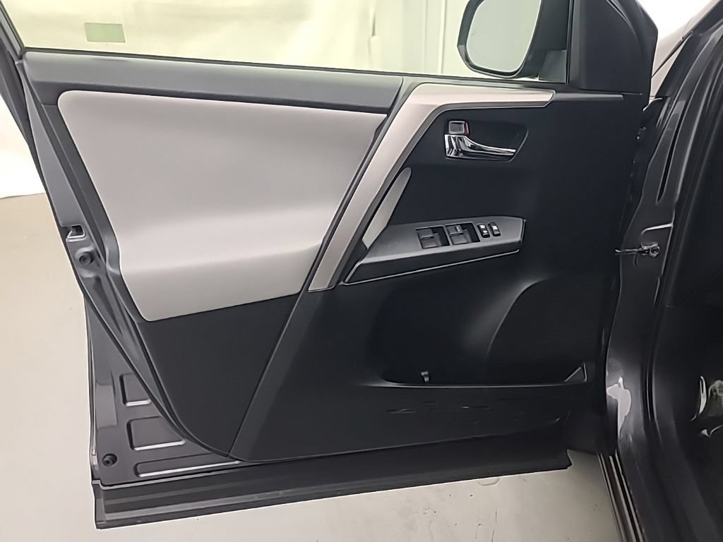 Used 2018 Toyota RAV4 XLE w/ Plus Extra Value Package FWD image 22
