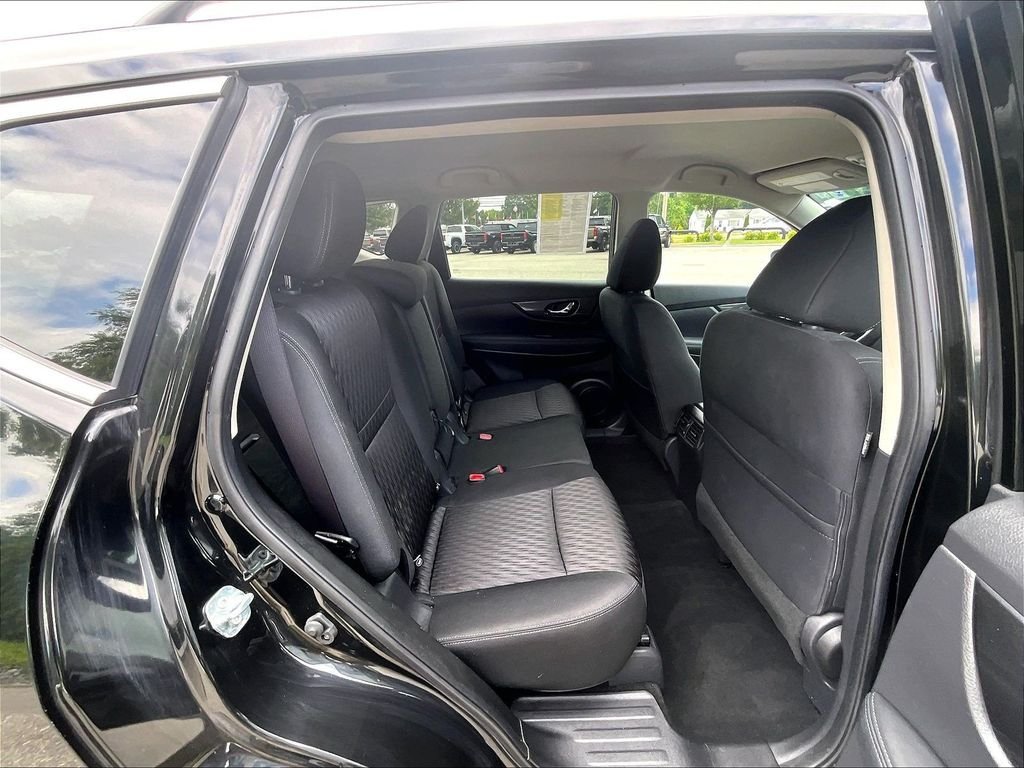 Used 2019 Nissan Rogue SV AWD/4WD image 16