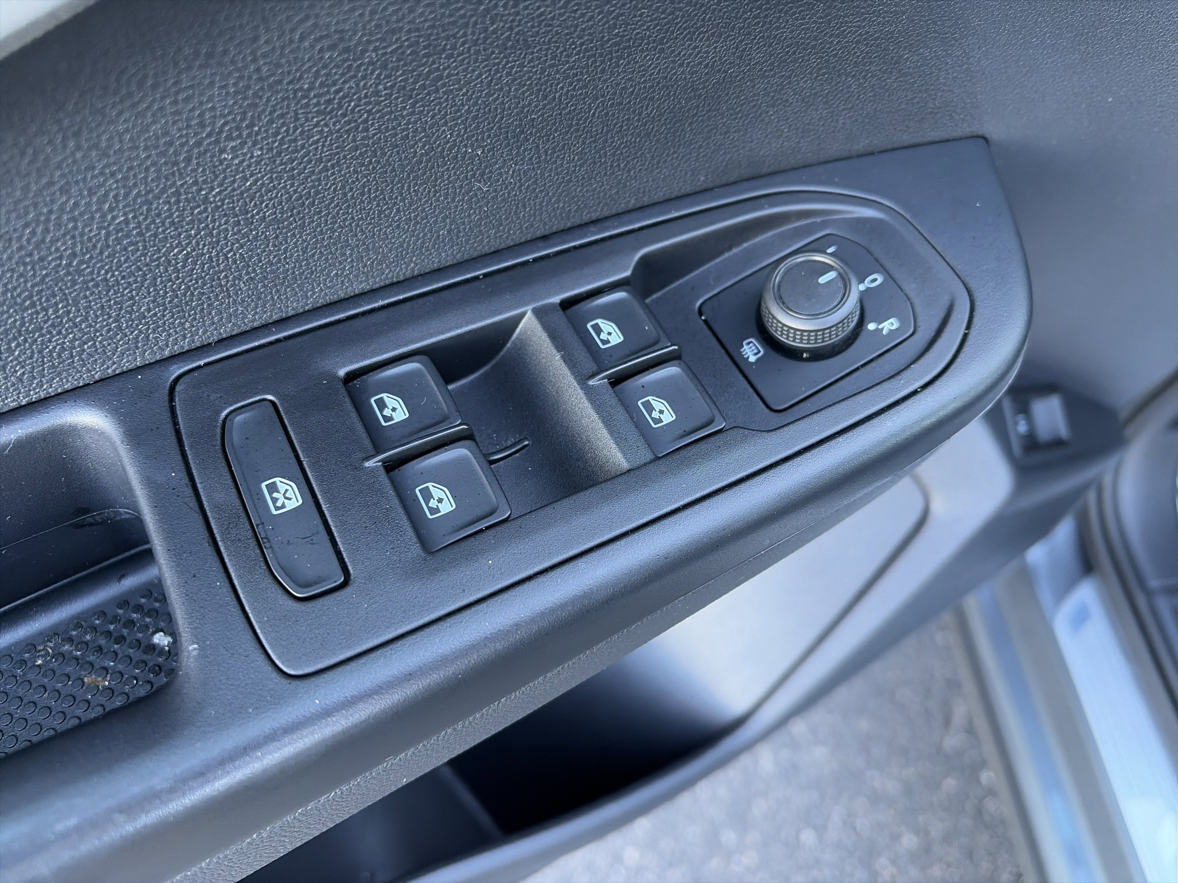 Certified 2023 Volkswagen Taos SE w/ Panoramic Sunroof Package image 17