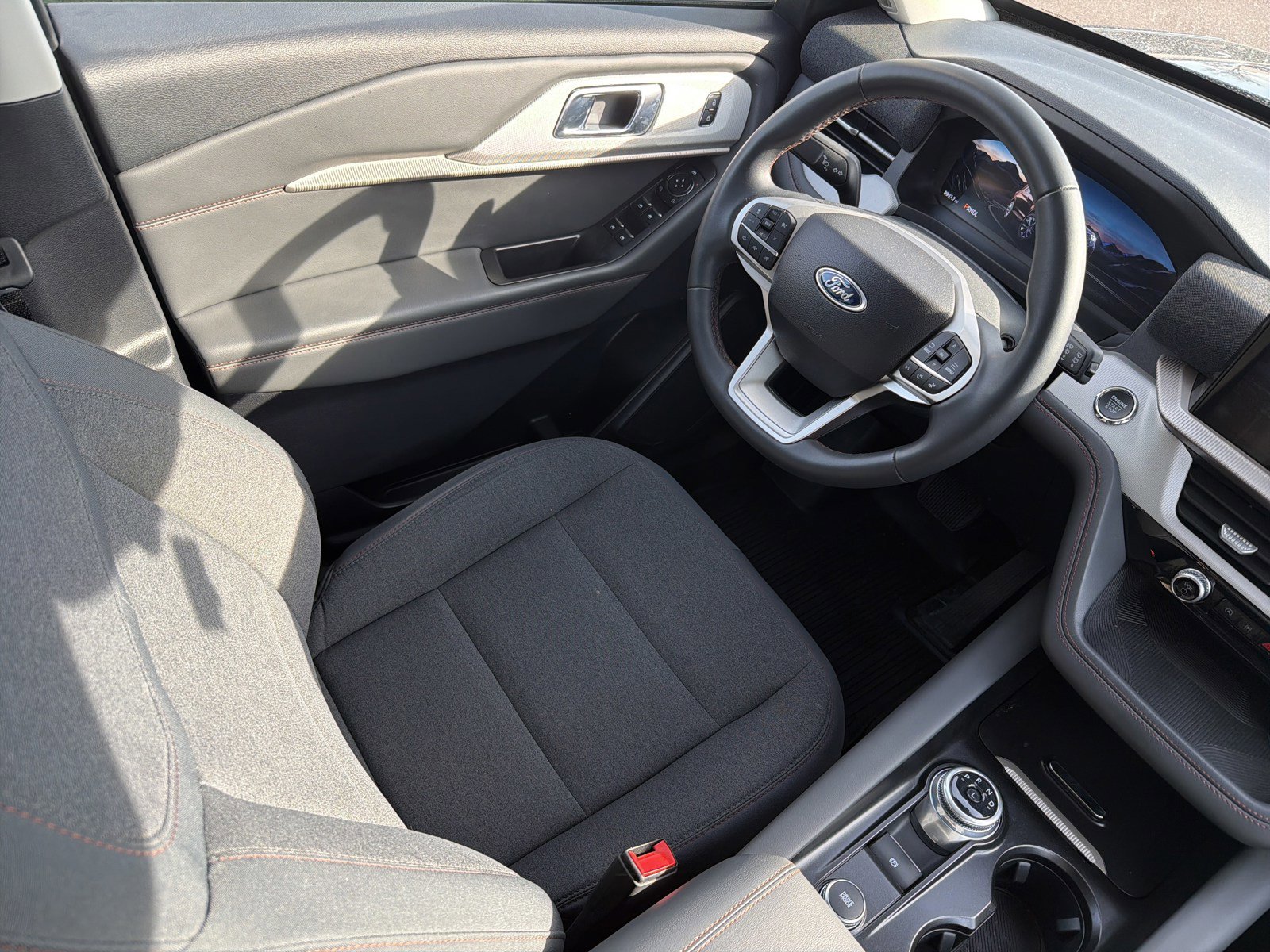 Used 2025 Ford Explorer Active image 9