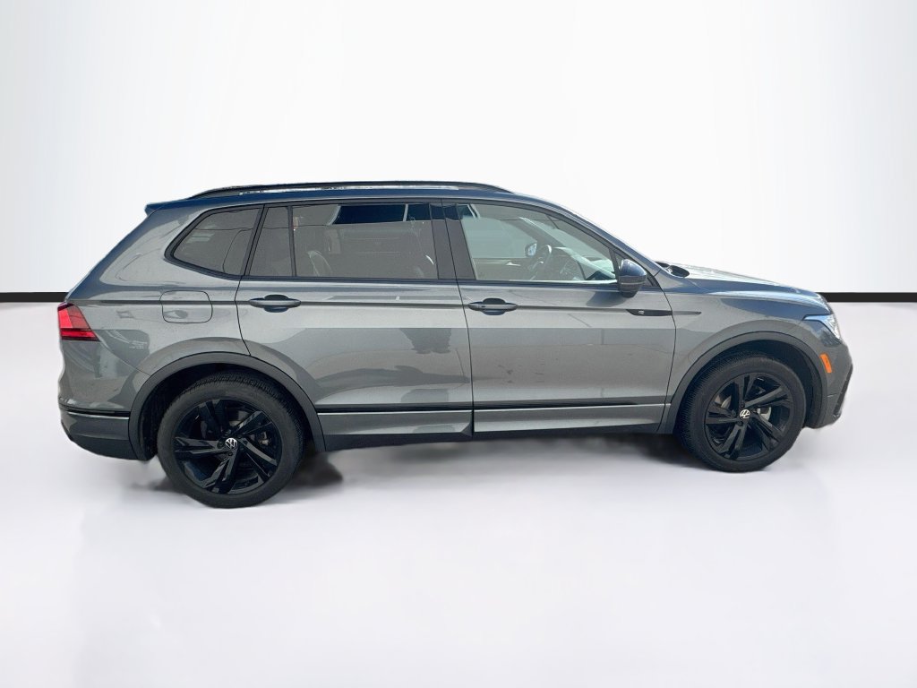 Used 2024 Volkswagen Tiguan SE R-Line AWD/4WD image 4