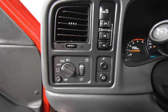 Used 2005 GMC Sierra 2500 SLT w/ Heavy-Duty Power Package image 30