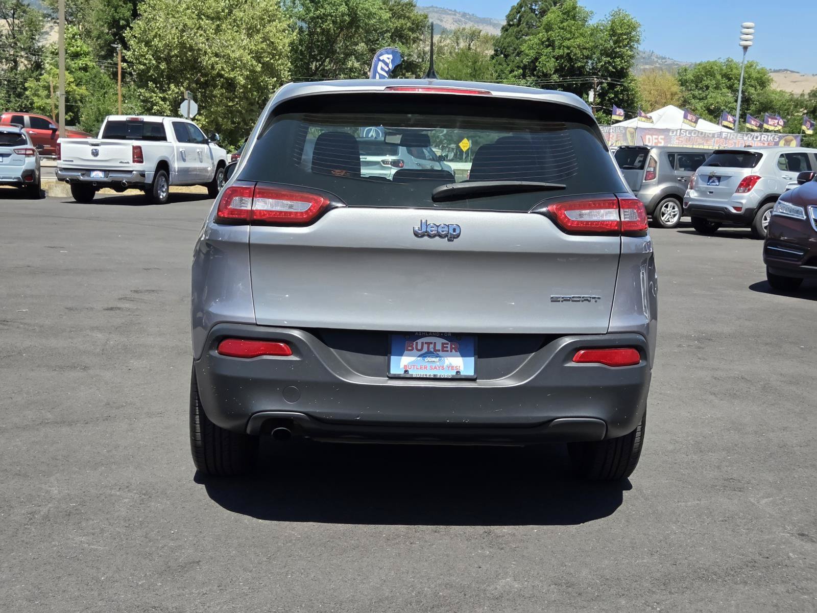 Used 2016 Jeep Cherokee Sport AWD/4WD image 6