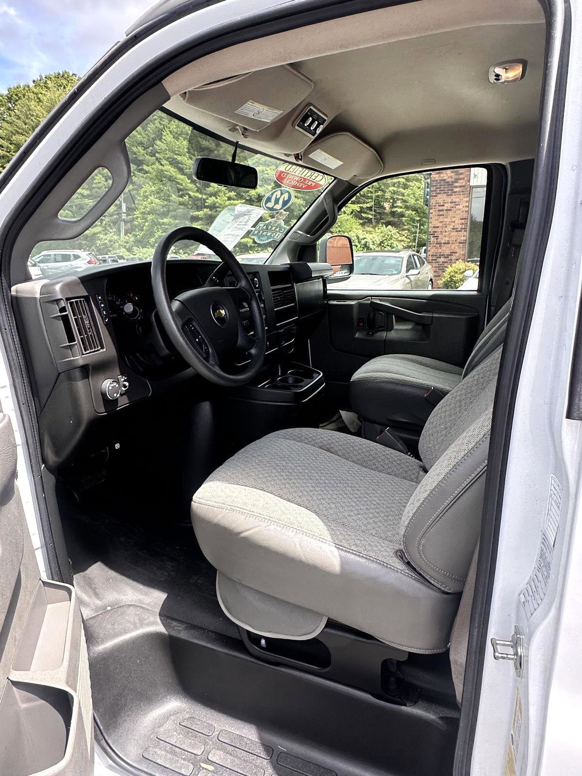 Used 2022 Chevrolet Express 3500 LS image 10