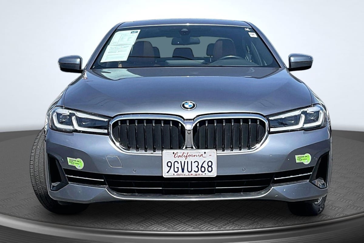 Used 2021 BMW 530e w/ Parking Assistance Package RWD image 3