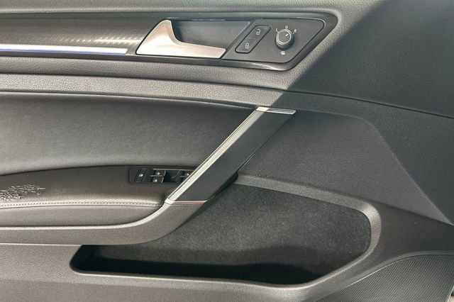 Used 2018 Volkswagen Golf R 4-Door image 12