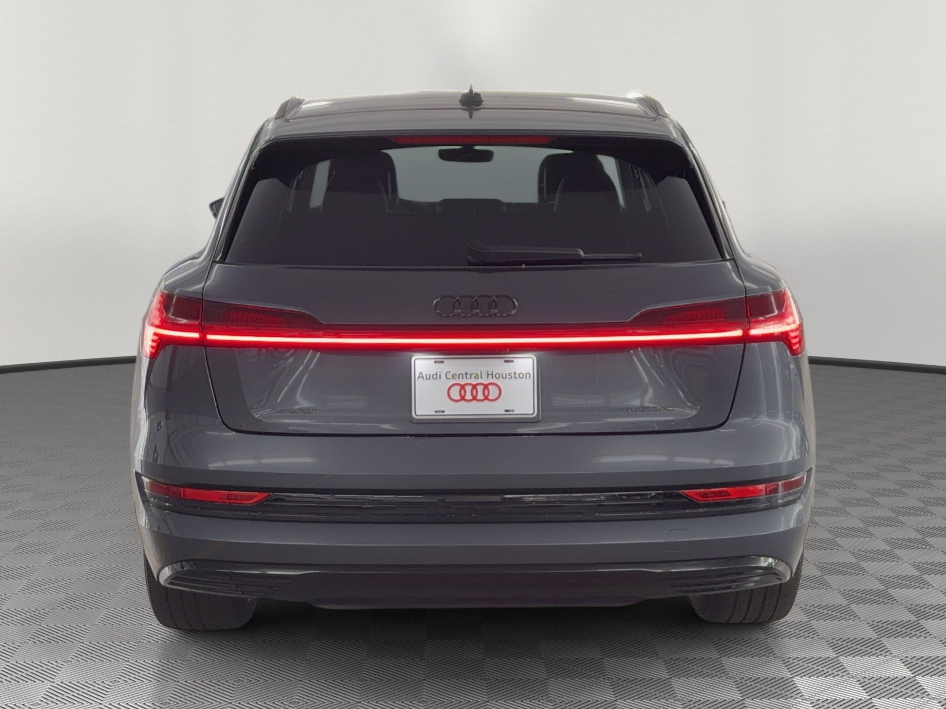 Used 2023 Audi e-tron Premium Plus w/ Premium Plus Package image 10