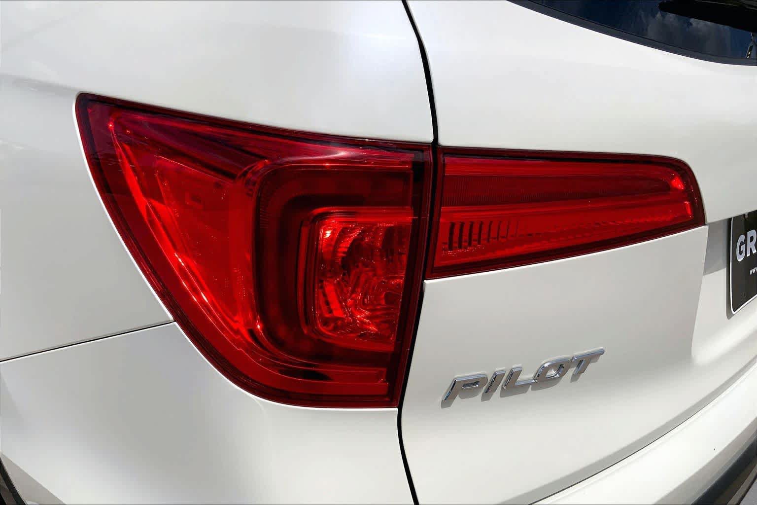 Used 2016 Honda Pilot Elite image 28