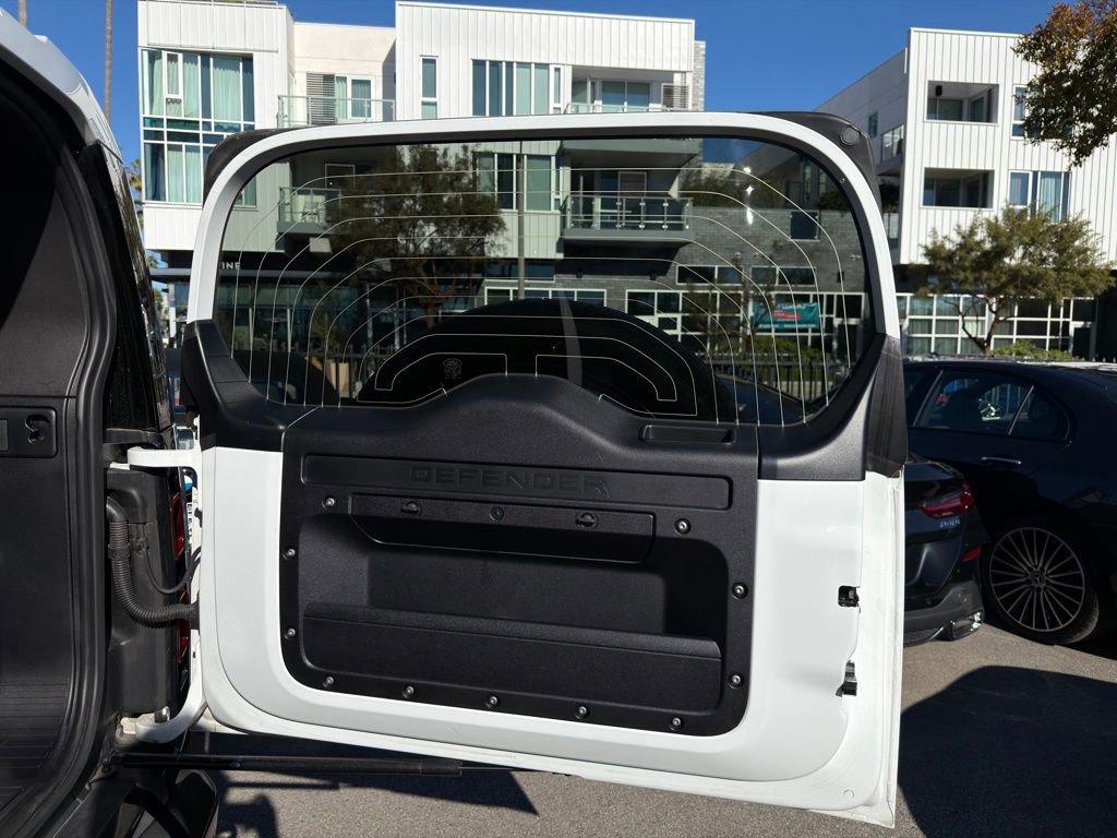 Used 2024 Land Rover Defender 130 X-Dynamic SE image 7