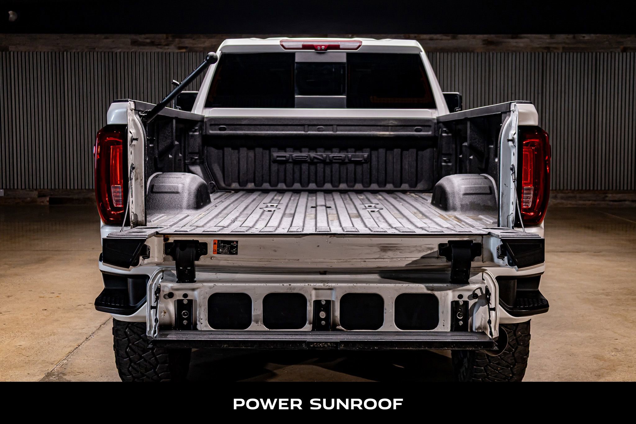 Used 2023 GMC Sierra 2500 Denali w/ Denali Ultimate Package image 8