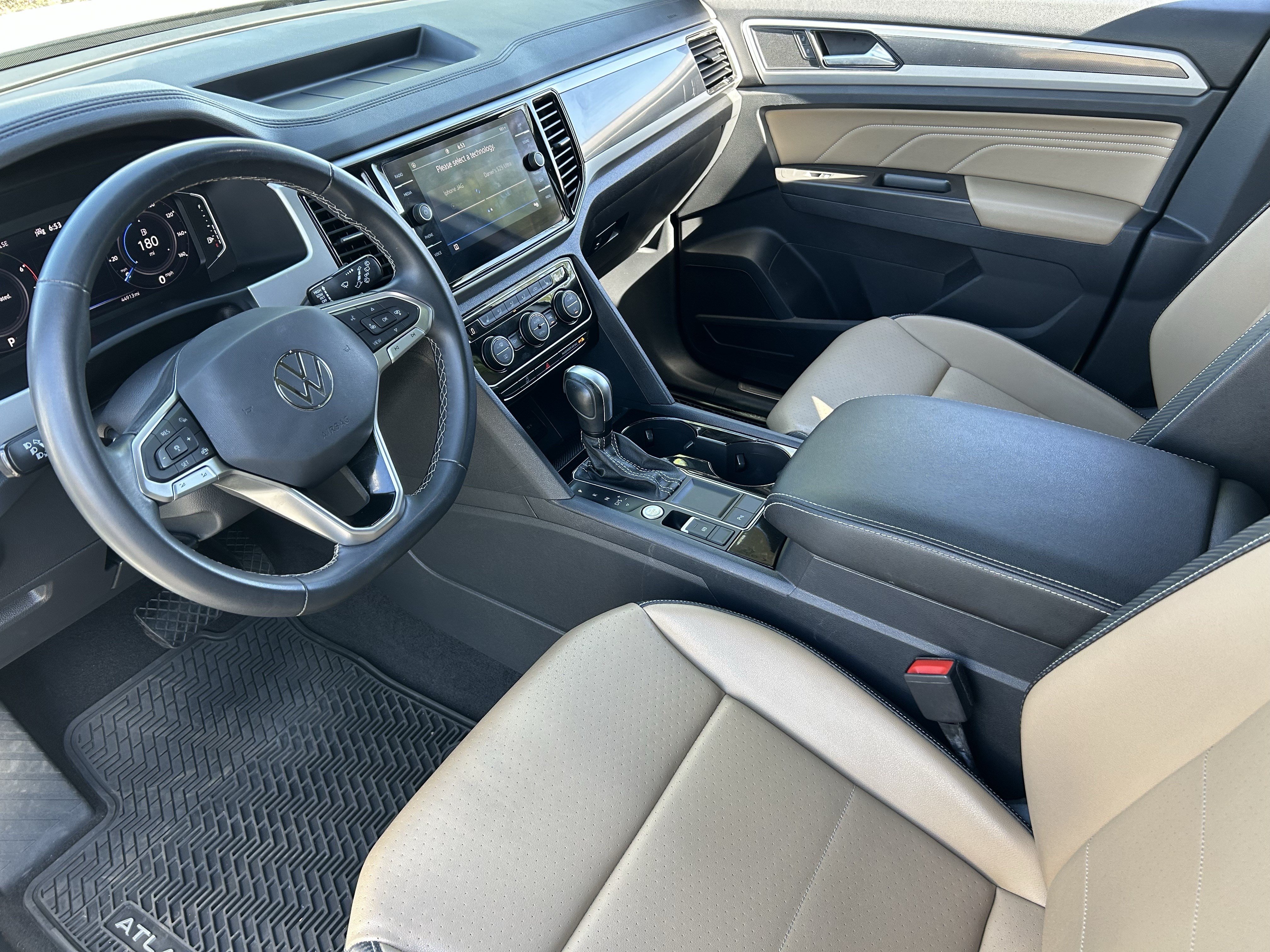 Used 2023 Volkswagen Atlas Cross Sport SE w/ Panoramic Sunroof Package FWD image 16