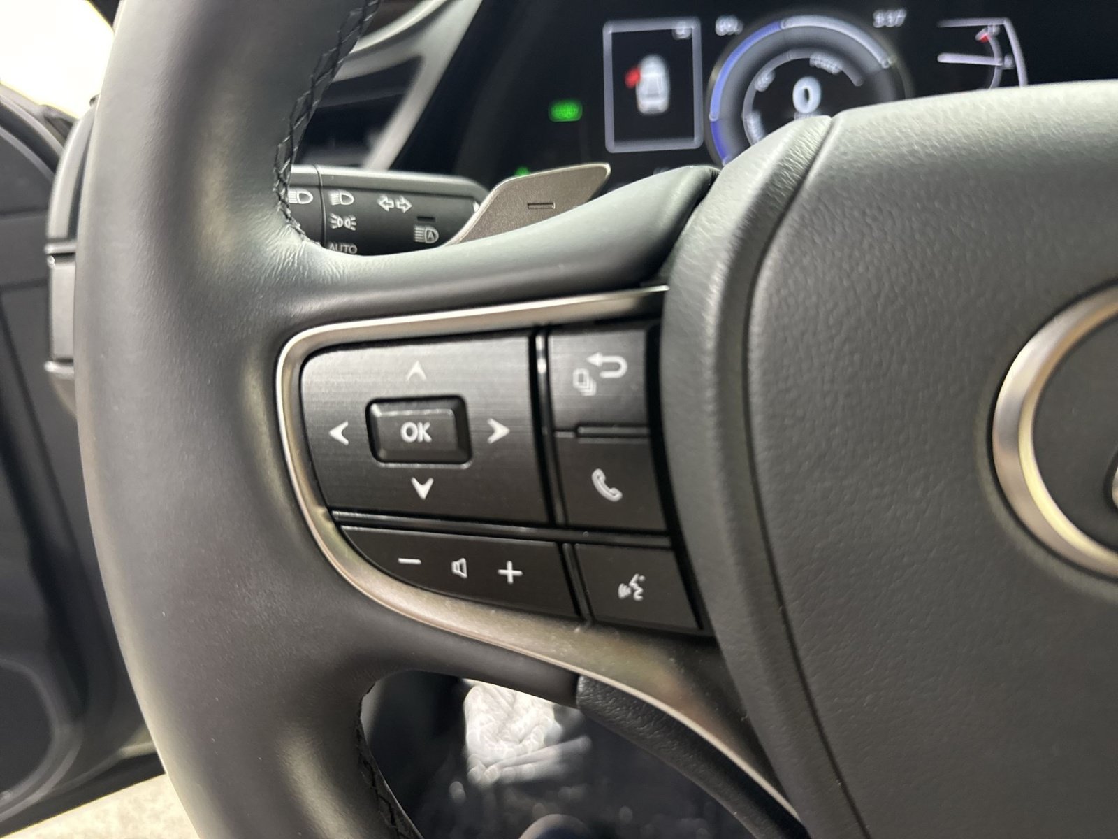 Used 2024 Lexus ES 300h w/ Premium Package FWD image 45