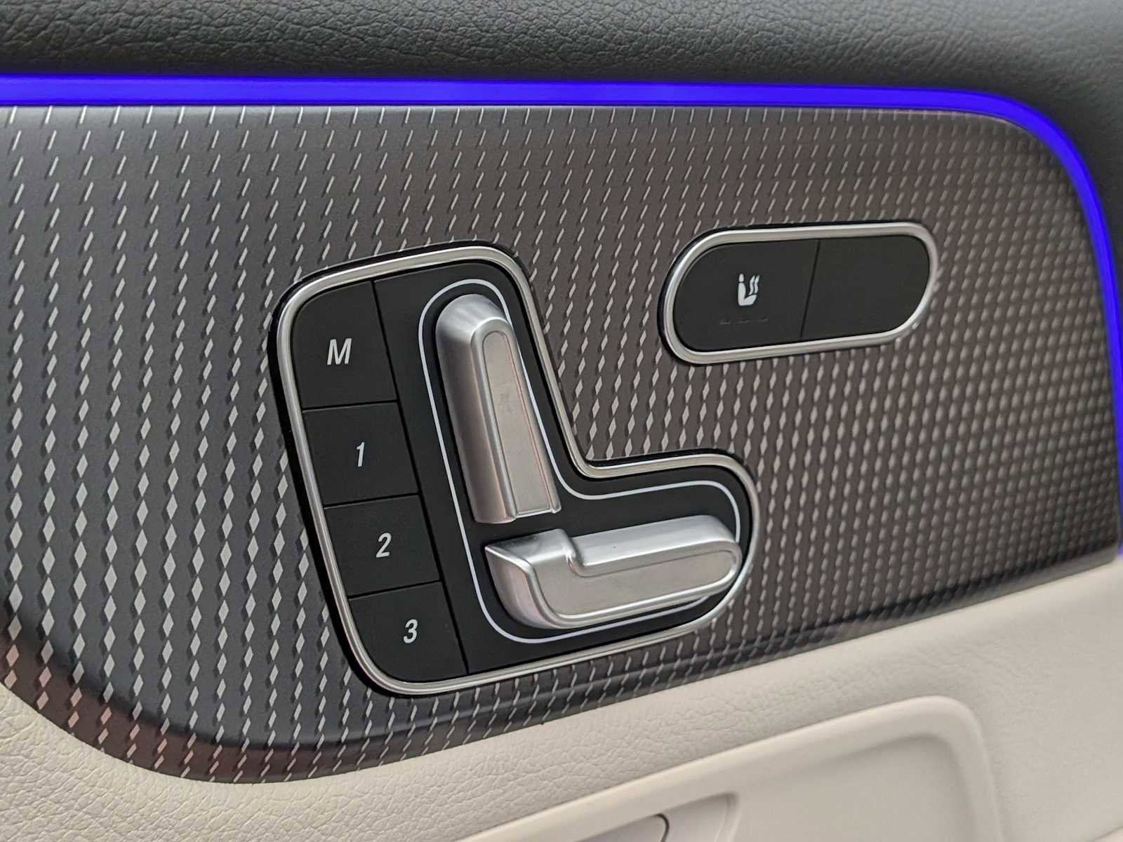 Used 2022 Mercedes-Benz EQB 300 4MATIC image 18