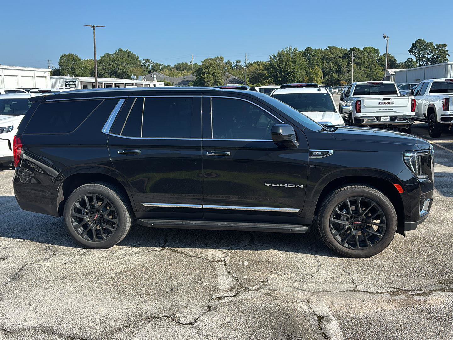 Used 2023 GMC Yukon SLT RWD image 8