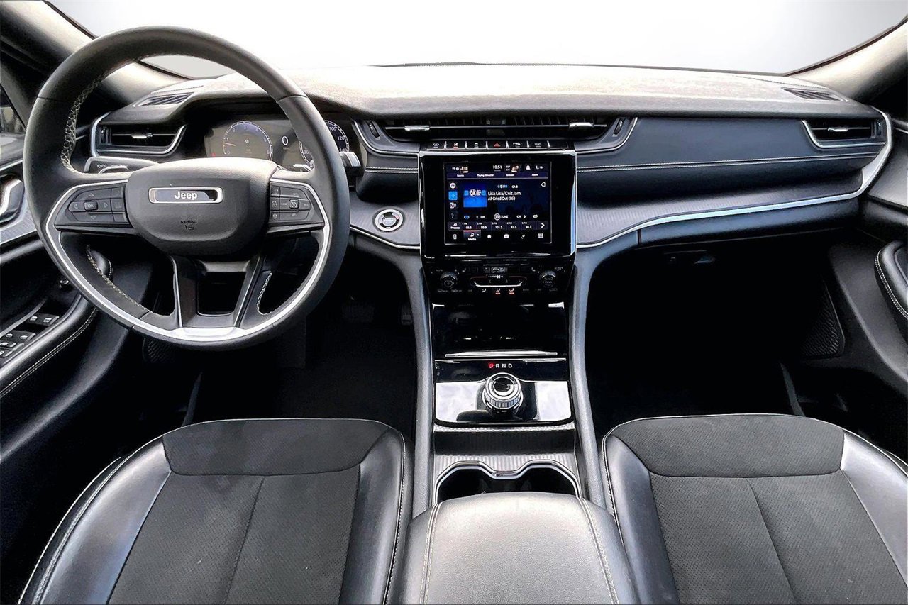 Used 2024 Jeep Grand Cherokee Altitude image 14