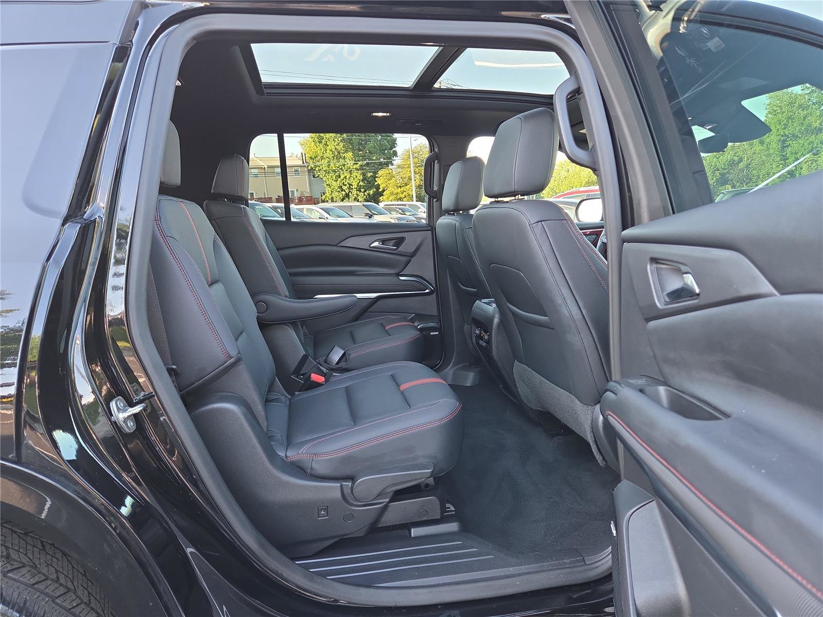 Used 2024 Chevrolet Traverse RS AWD/4WD image 29
