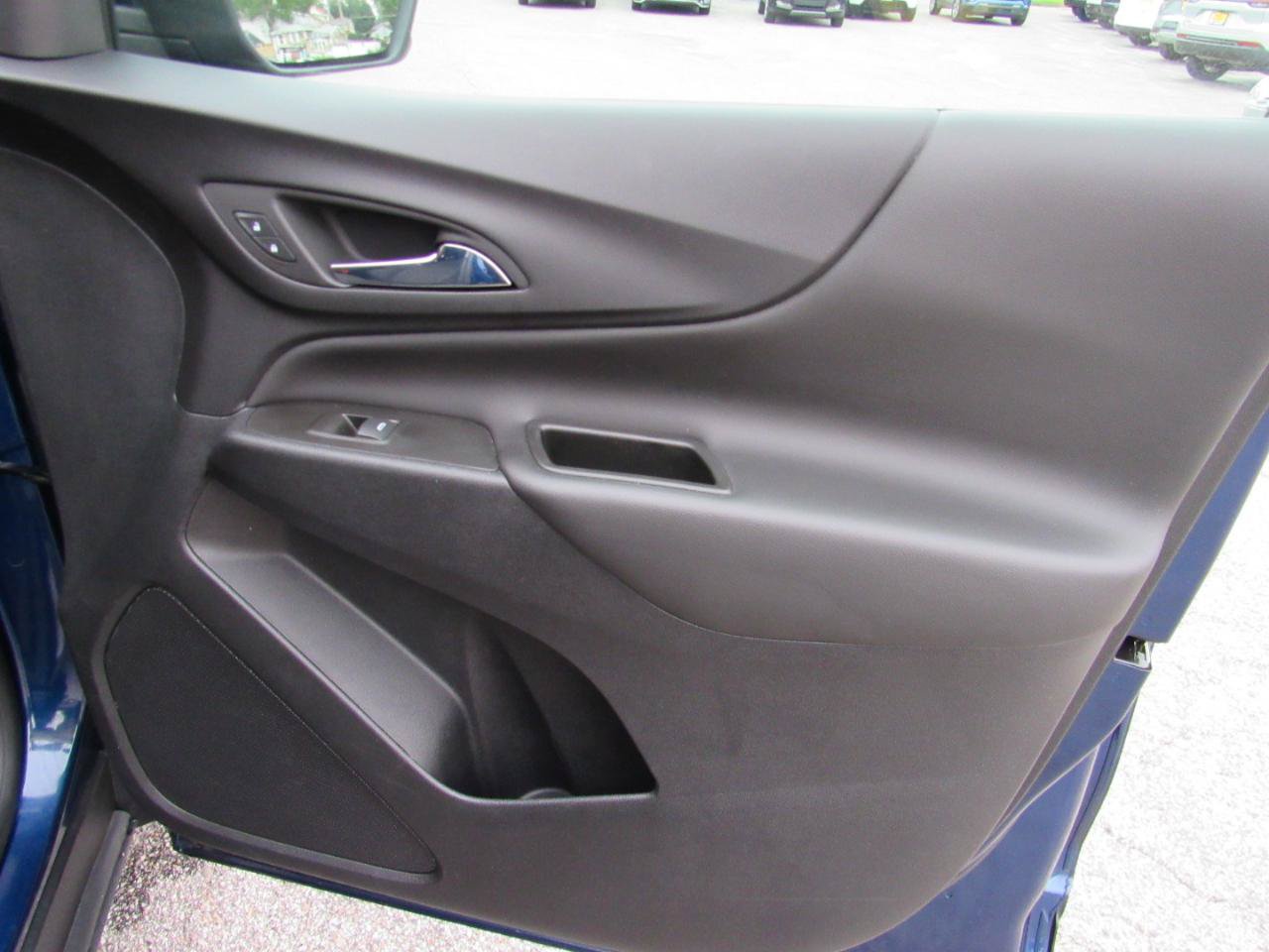 Used 2023 Chevrolet Equinox LT AWD/4WD image 32