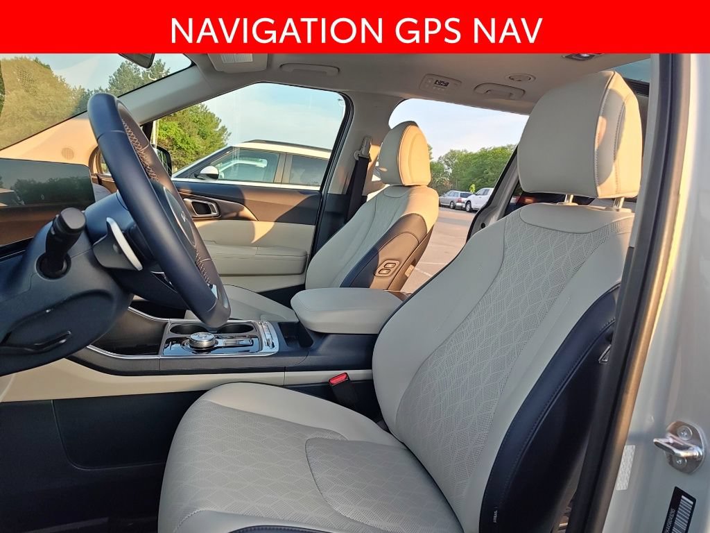 Used 2025 Kia Carnival SX w/ SX Dark Edition Package FWD image 7