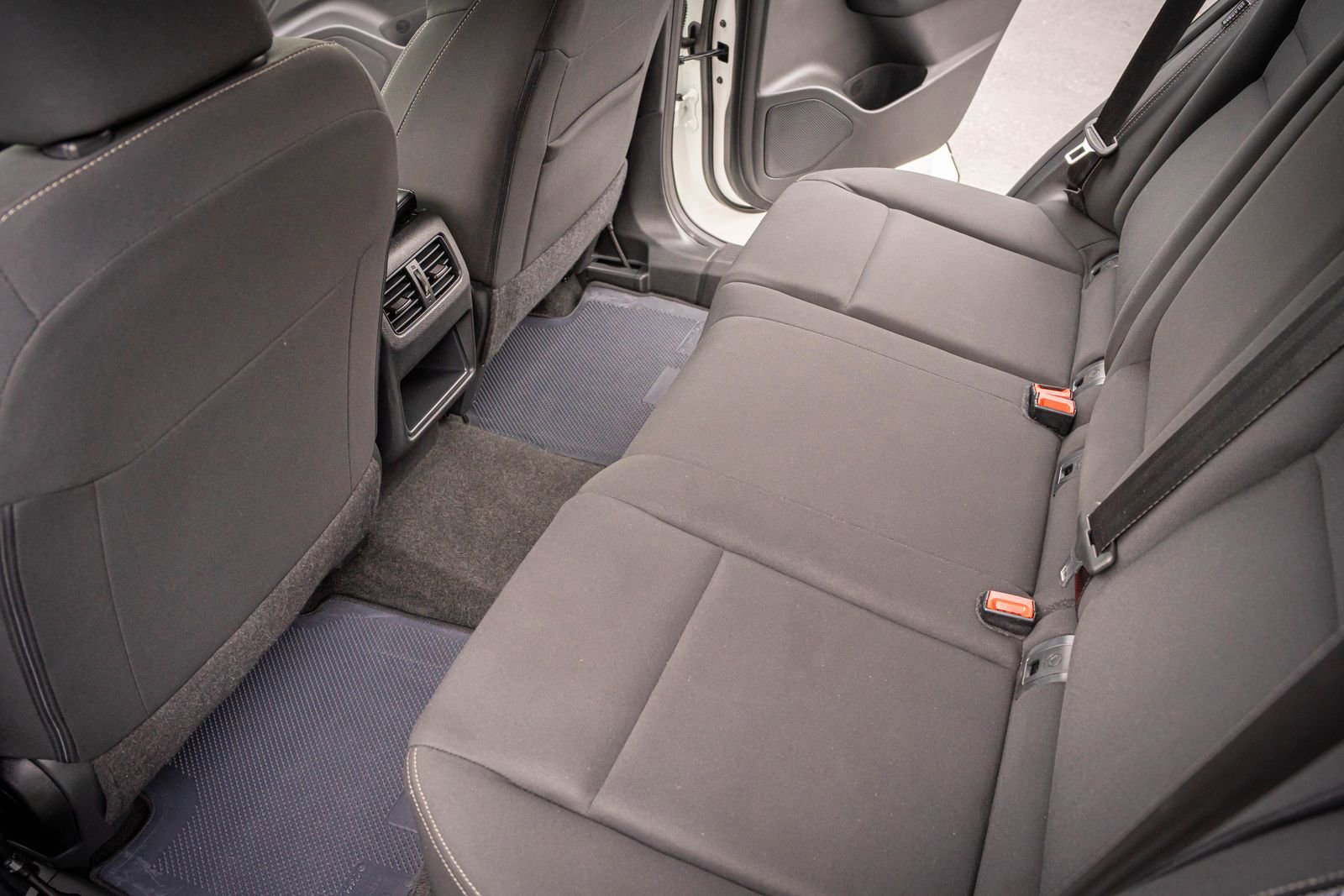 Used 2024 Nissan Rogue S image 28