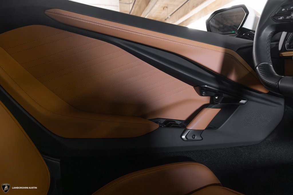 Used 2024 Lamborghini Revuelto image 19