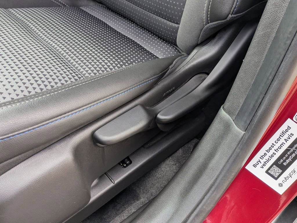 Used 2025 Chevrolet Trax LT w/ LT Convenience Package FWD image 18