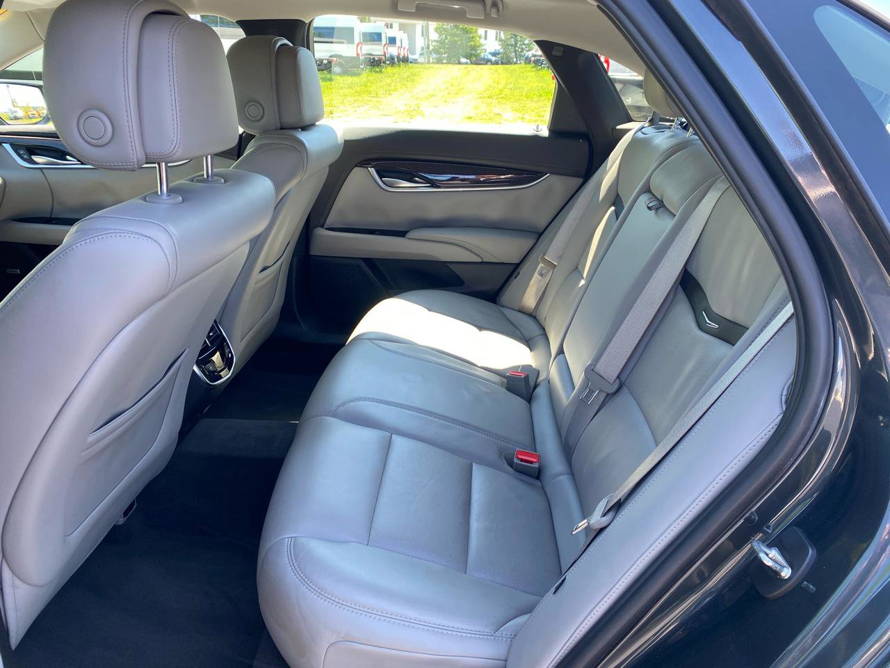 Used 2013 Cadillac XTS Luxury FWD image 28