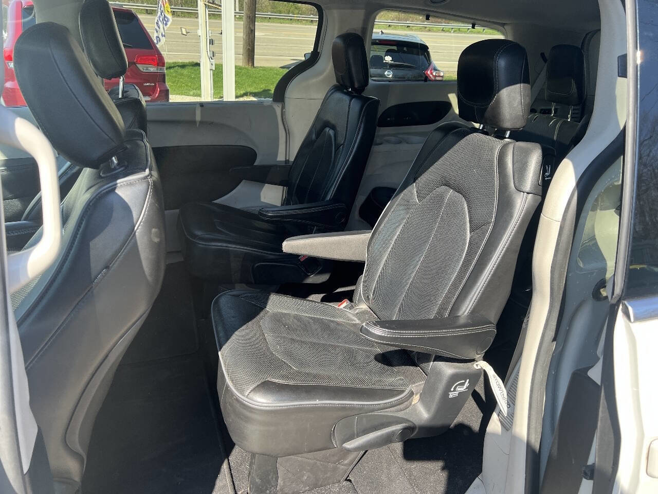 Used 2020 Chrysler Pacifica Limited FWD image 13
