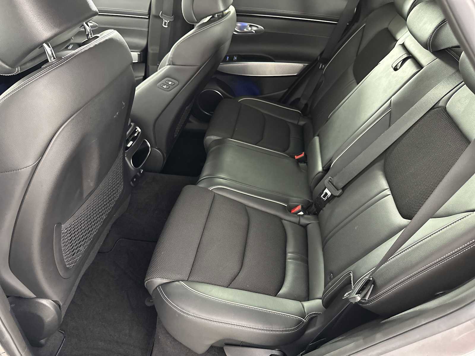 Used 2022 Genesis GV70 2.5T w/ Sport Prestige Package image 23