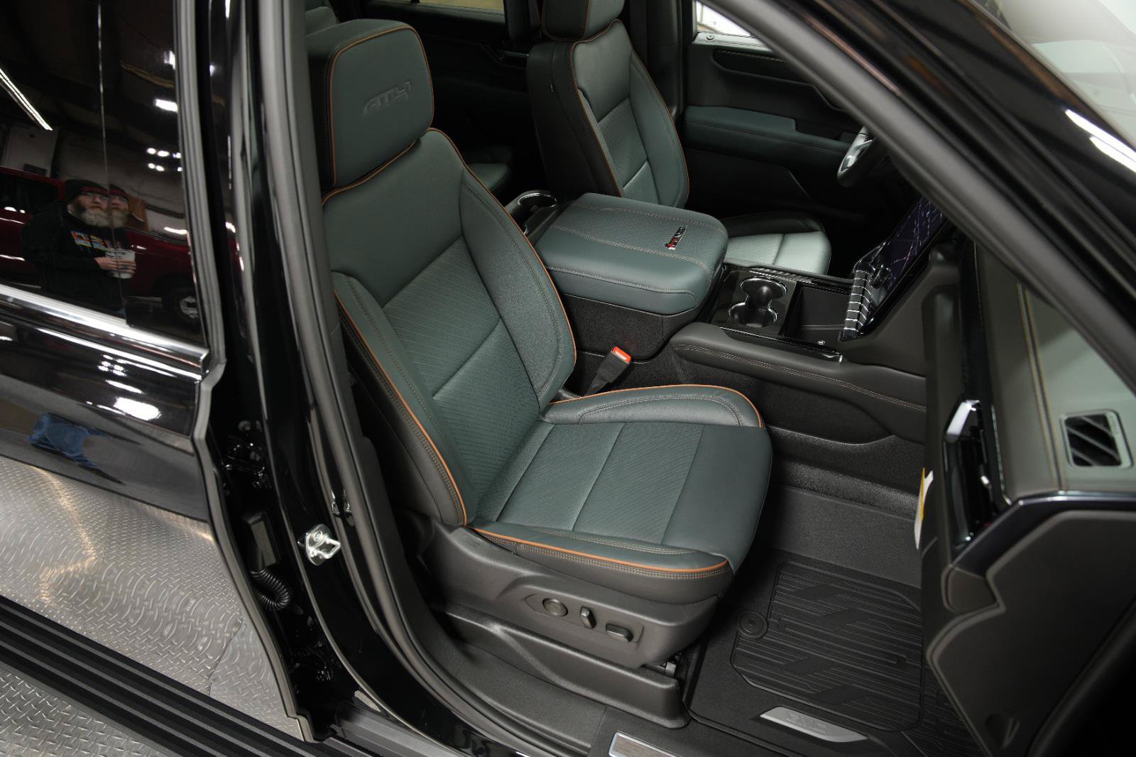 New 2026 GMC Yukon XL AT4 w/ AT4 Premium Plus Package AWD/4WD image 21