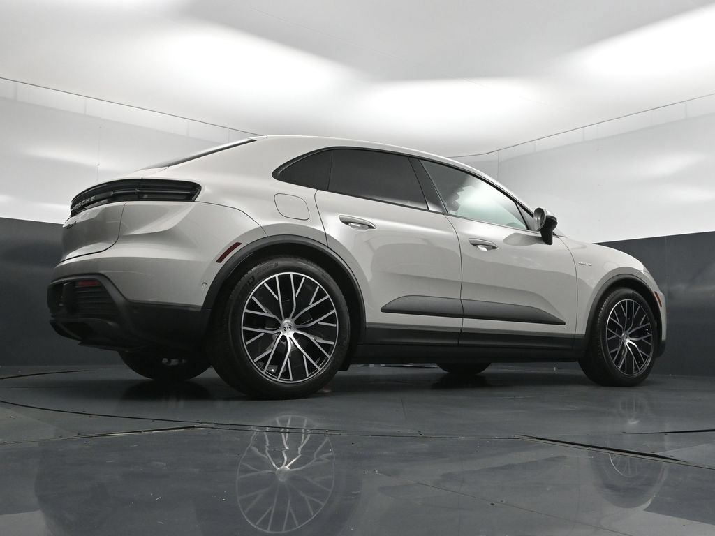 New 2026 Porsche Macan 4 Electric AWD/4WD image 32