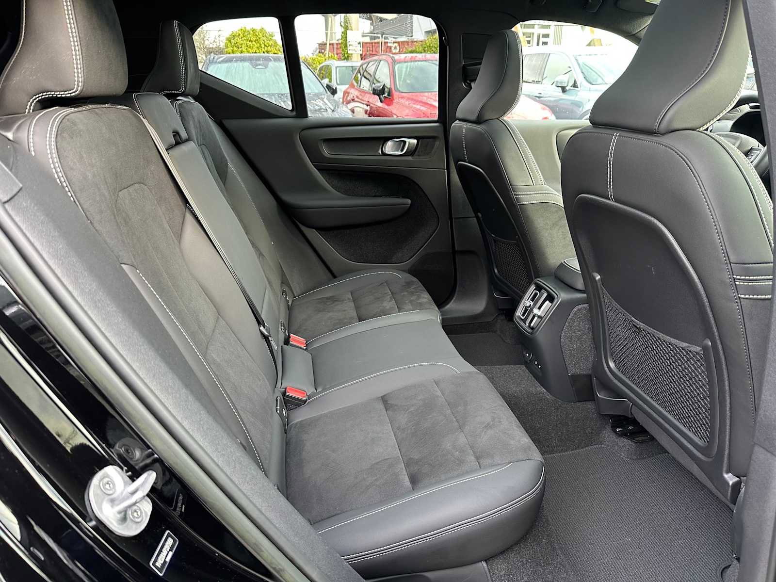 Used 2023 Volvo XC40 Recharge Plus image 13