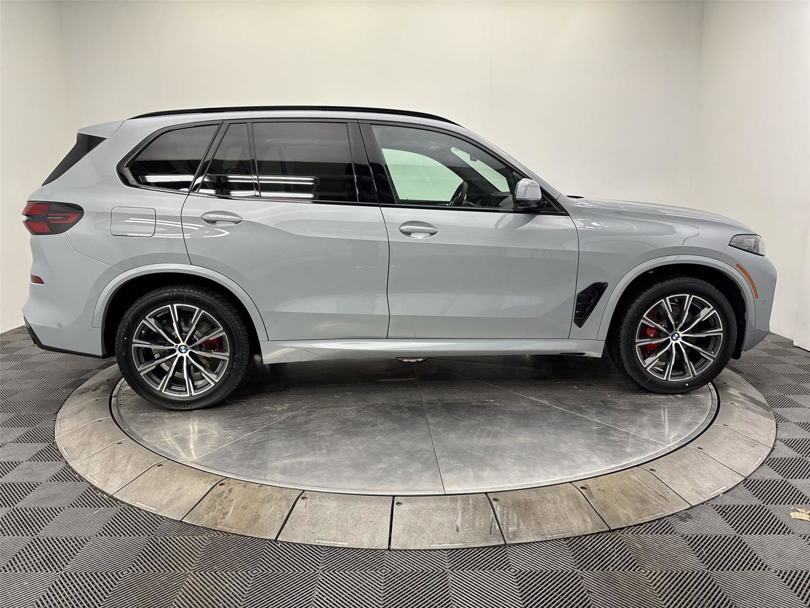 New 2026 BMW X5 xDrive40i w/ M Sport Package image 17