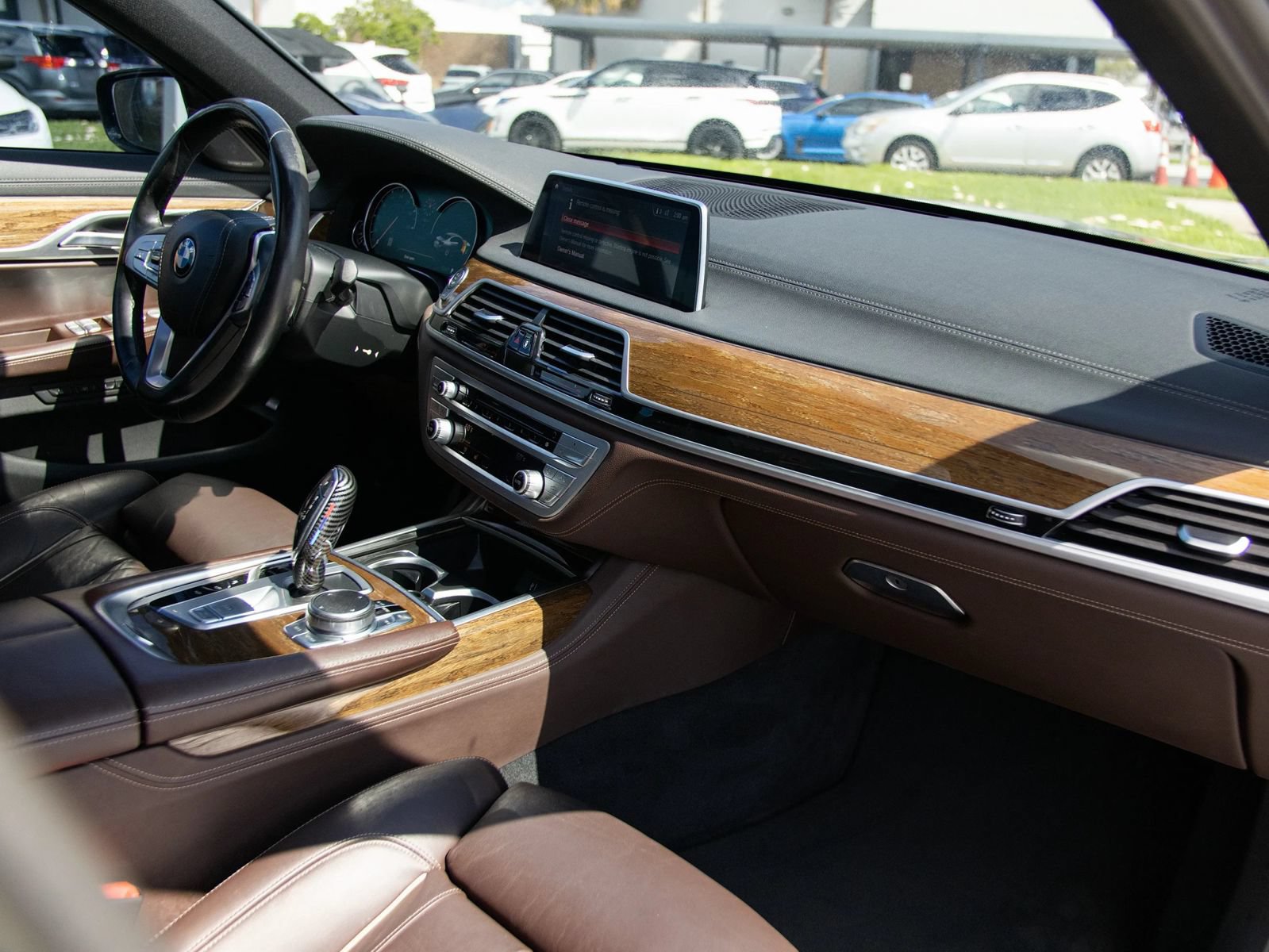 Used 2019 BMW 750i w/ M Sport Package RWD image 24