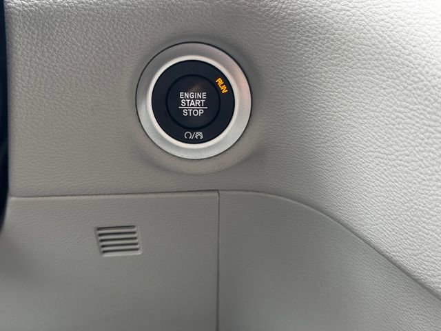 Certified 2023 Chrysler Pacifica Touring-L image 37