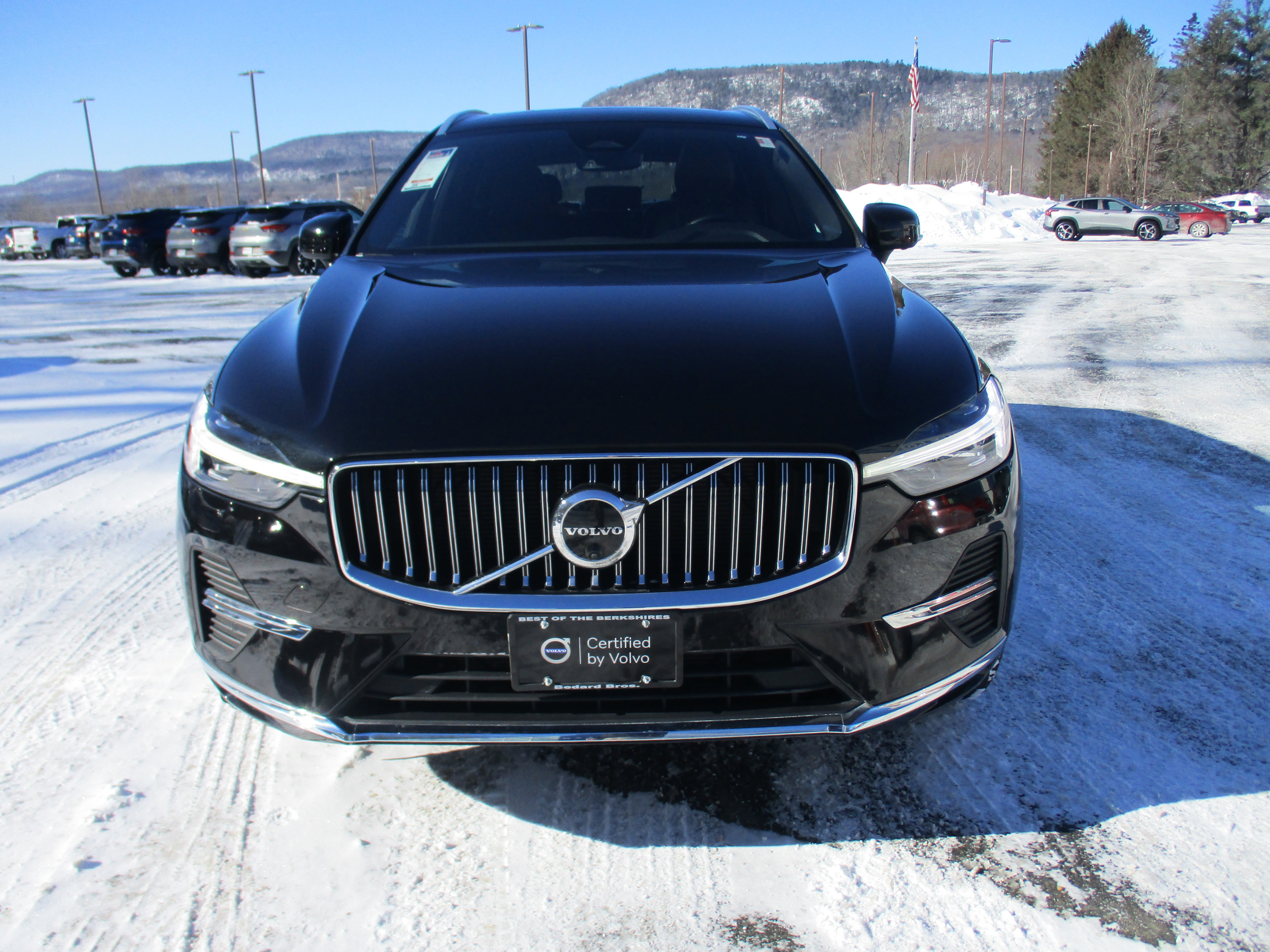 Certified 2023 Volvo XC60 B5 Plus image 2