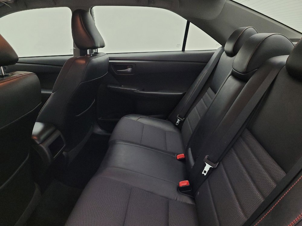 Used 2016 Toyota Camry SE image 18