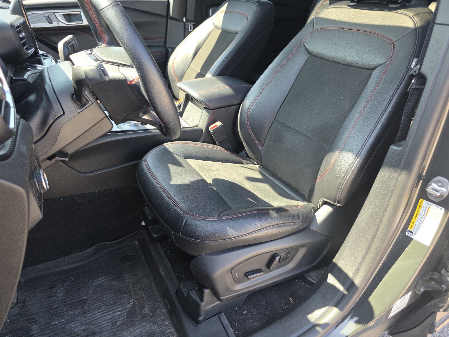 Used 2023 Ford Explorer ST-Line w/ Class IV Trailer Tow Package AWD/4WD image 23