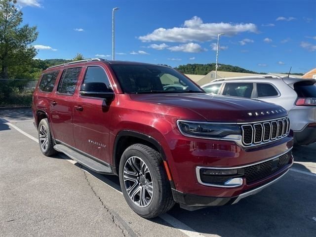 Used 2024 Jeep Wagoneer L Series II w/ Flexible Seating Group AWD/4WD image 5