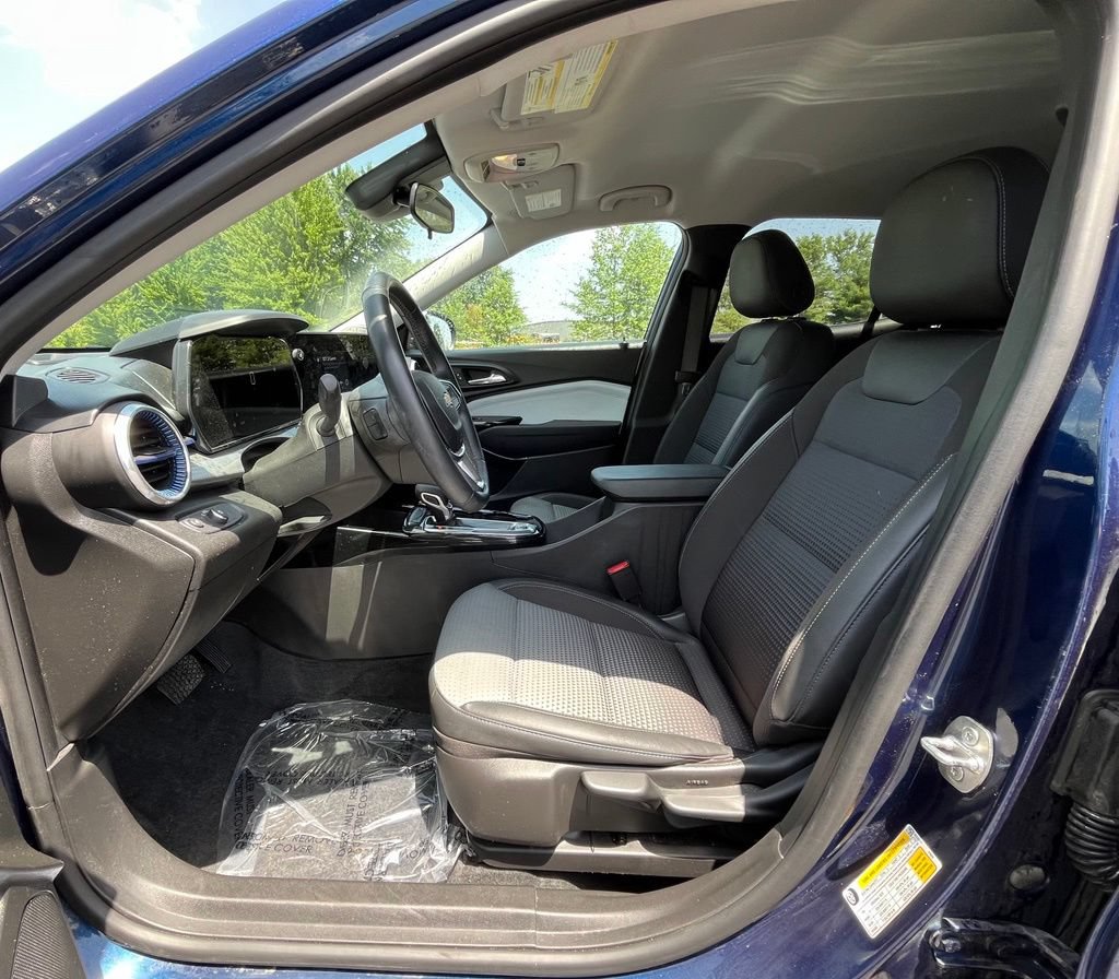 Certified 2024 Chevrolet Trax LT w/ LT Convenience Package FWD image 10