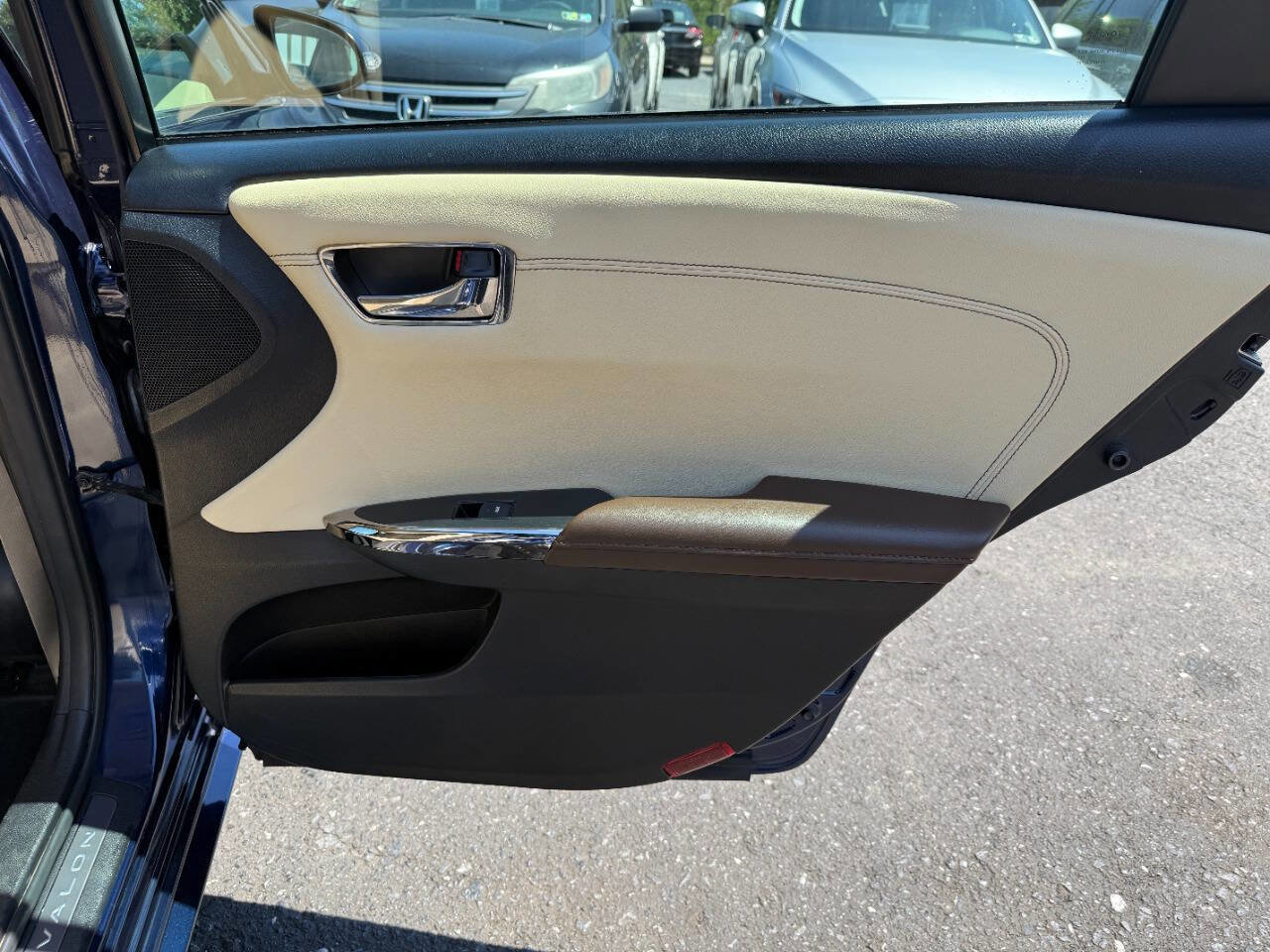 Used 2013 Toyota Avalon Limited FWD image 34