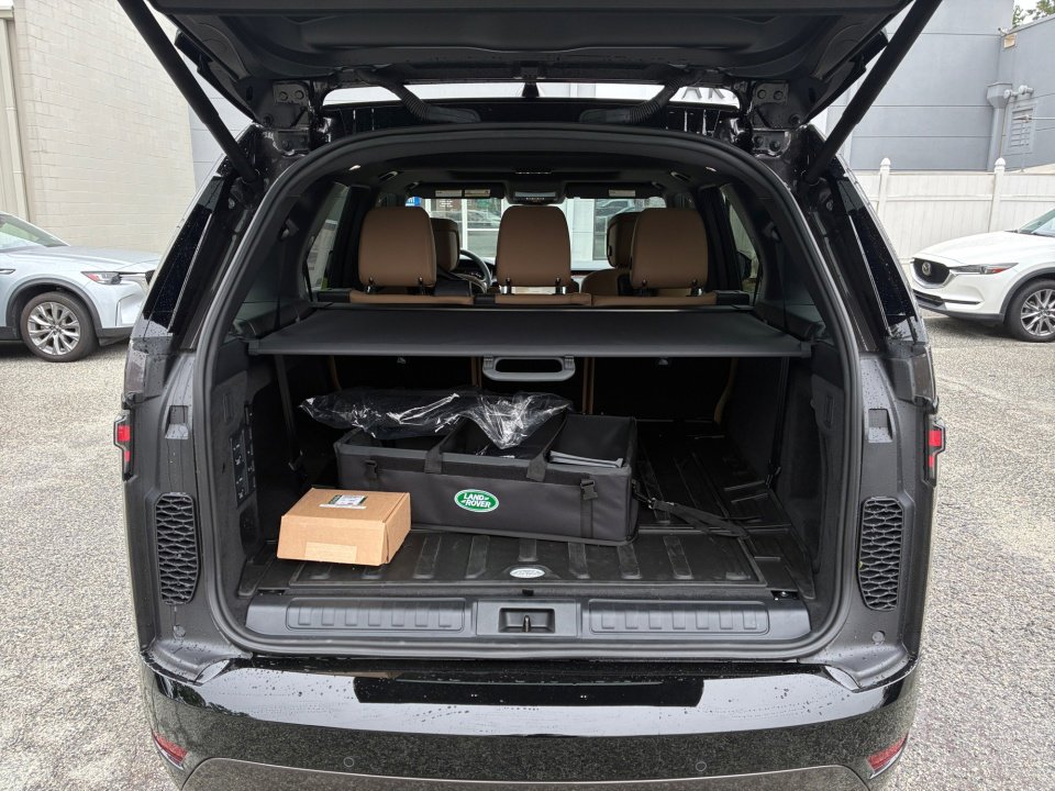 New 2026 Land Rover Discovery Dynamic SE AWD/4WD image 15