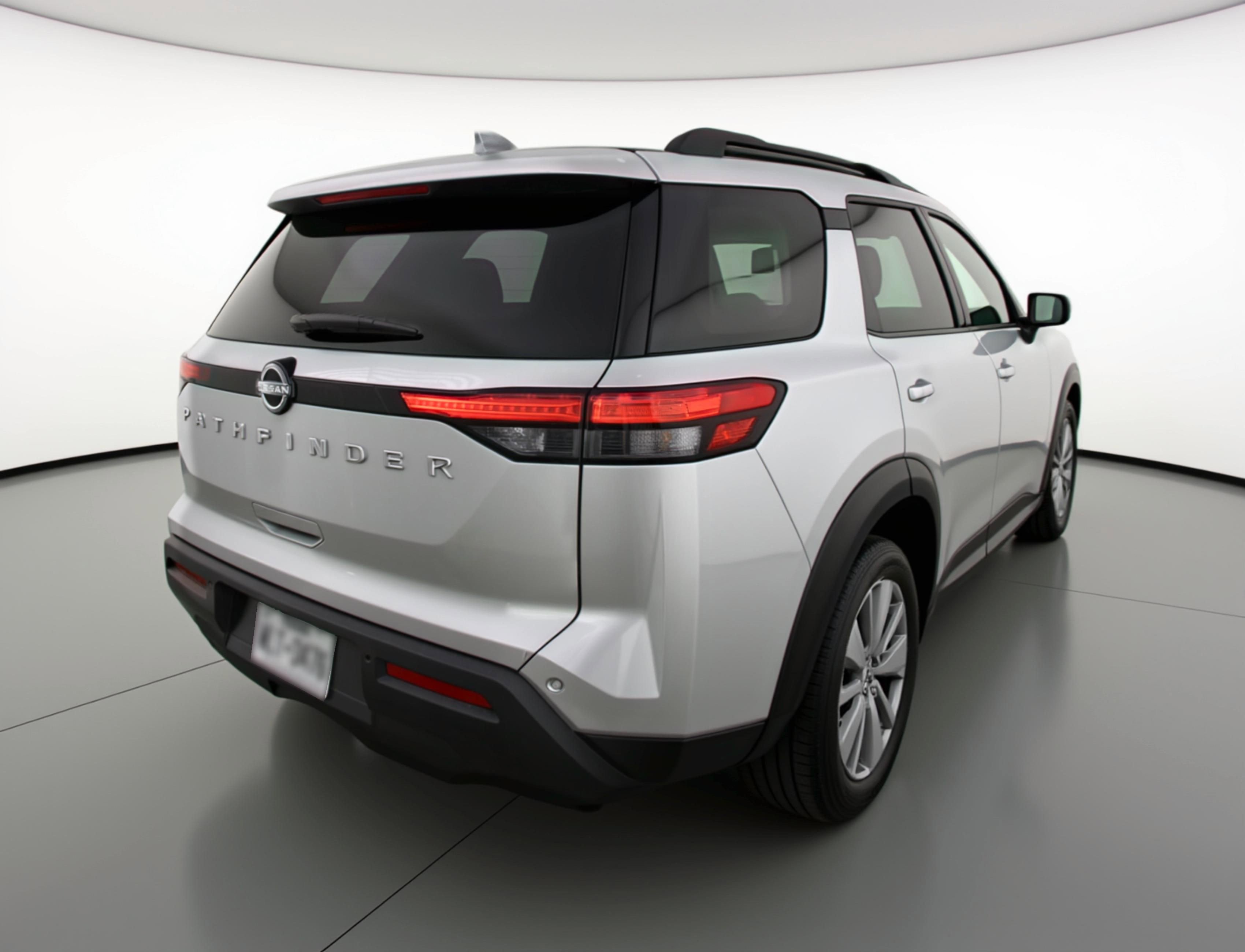 Used 2025 Nissan Pathfinder SV image 9