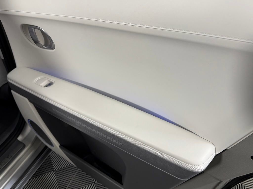 Used 2023 Hyundai Ioniq 5 Limited image 33