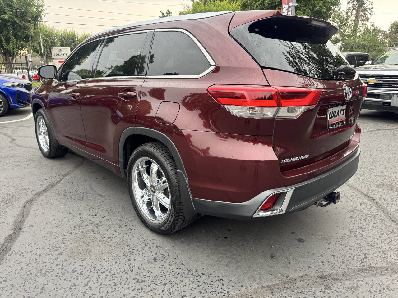 Used 2017 Toyota Highlander Limited Platinum image 3