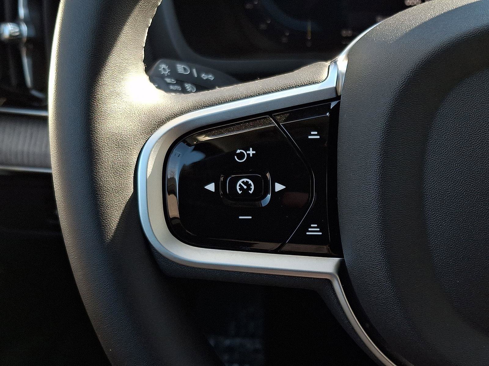 Certified 2025 Volvo XC90 T8 Ultra image 24