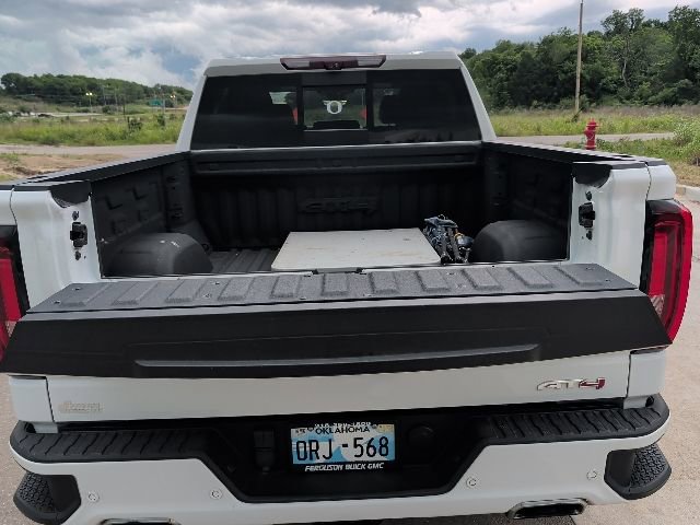 Used 2023 GMC Sierra 1500 AT4 w/ Technology Package AWD/4WD image 13
