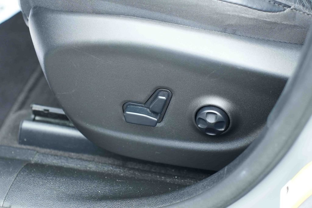 Used 2021 Jeep Cherokee Limited AWD/4WD image 30