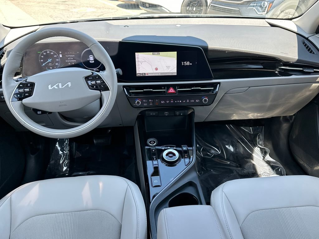 Certified 2023 Kia Niro Wind w/ Wind Preserve Package FWD image 18